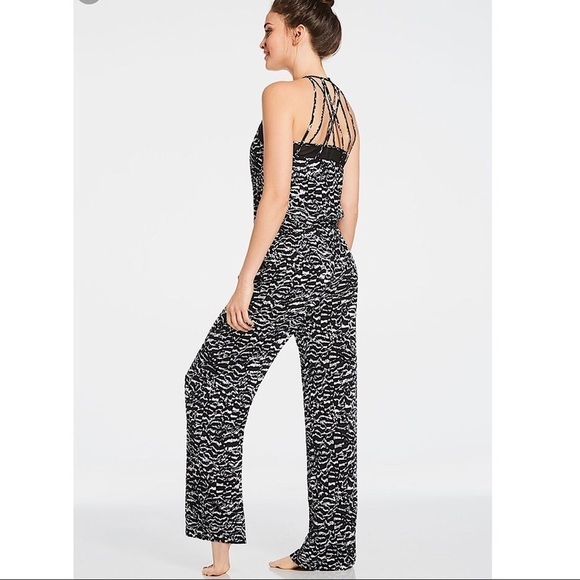 Fabletics Dash Jumpsuit Black White NWT - Picture 2 of 8
